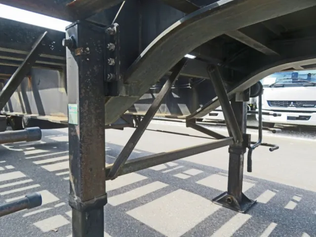 脚周りに塗装の剥がれ・サビがあります。|日通  NT2340改の写真27