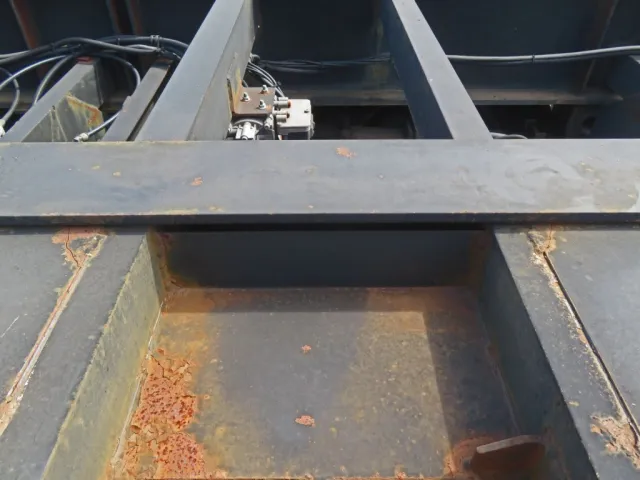 後方の鉄板角に割れがあります。|日通  NT2340改の写真32