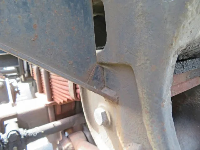 軸内側（イコライザ）補強ステーに割れがあります。（前軸）|日通  NT2340改の写真34