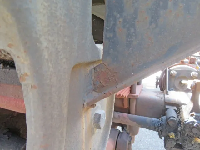 軸内側（イコライザ）補強ステーに割れがあります。（前軸）|日通  NT2340改の写真35