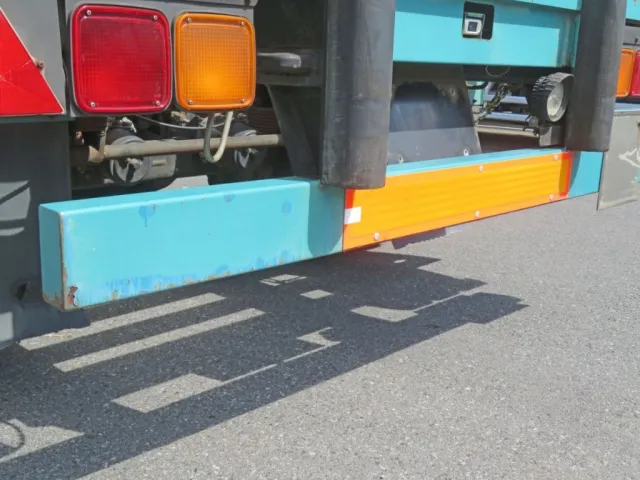 リアバンパーに軽いサビ・タッチペン跡があります。|日通  NT2340改の写真46