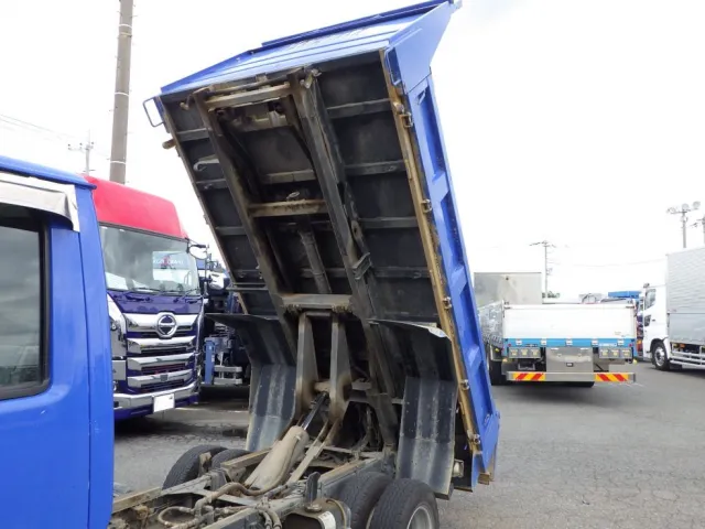 ボディー裏側の状態です。|いすゞ エルフ TPG-NKR85AN(2WD)の写真12