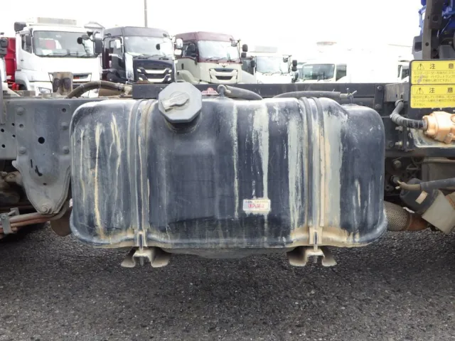 燃料タンクは７５Lです。|いすゞ エルフ TPG-NKR85AN(2WD)の写真18