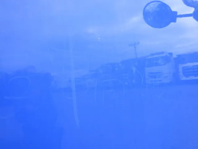 フロントパネルに看板キズがあります。|いすゞ エルフ TPG-NKR85AN(2WD)の写真24