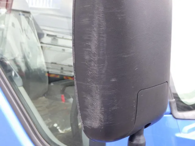 運転席側ミラーにスレがあります。（助手席側にもあります）|いすゞ エルフ TPG-NKR85AN(2WD)の写真28