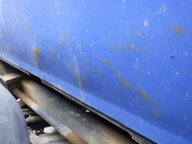 プロテクター前面にサビ・凸があります。|いすゞ エルフ TPG-NKR85AN(2WD)の写真31