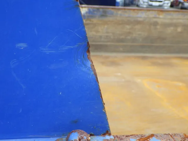 プロテクターの助手席側にキズ・サビ・曲がりがあります。|いすゞ エルフ TPG-NKR85AN(2WD)の写真32