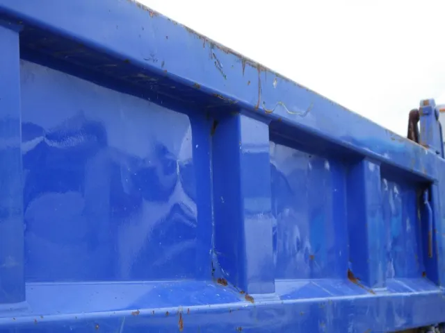 ボディーの両サイドにキズ・サビ・凸があります。|いすゞ エルフ TPG-NKR85AN(2WD)の写真33