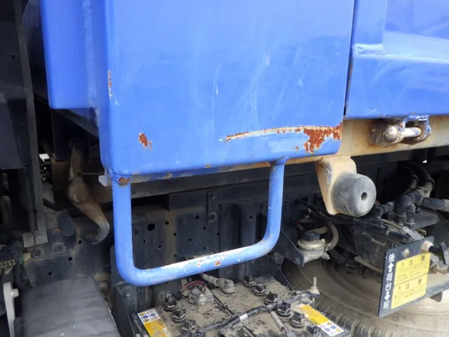 ボディーの助手席側前方にキズ・サビ・ヘコミがあります。|いすゞ エルフ TPG-NKR85AN(2WD)の写真34