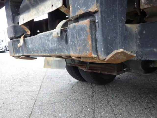 脚に曲がりがあります。|いすゞ エルフ TPG-NKR85AN(2WD)の写真40