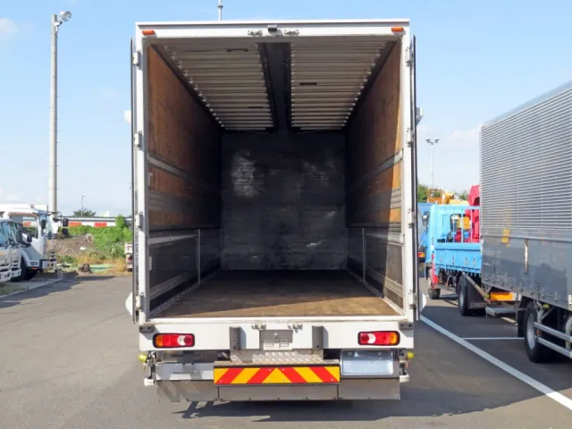 UDトラックス クオン 2PG-CG5CAの写真8