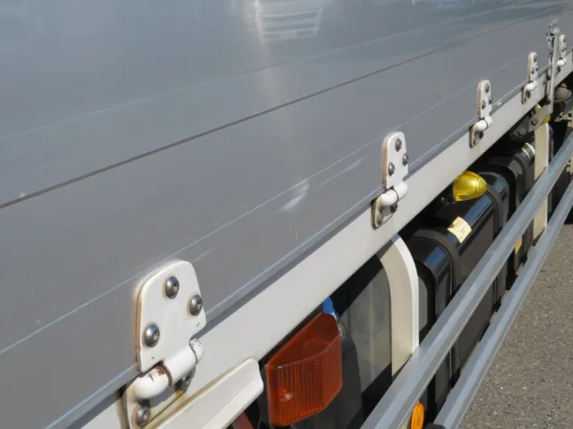 助手席側あおりにキズがあります。|UDトラックス クオン 2PG-CG5CAの写真14