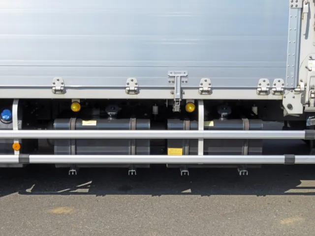 燃料タンクは200Lが2つ付いています。|UDトラックス クオン 2PG-CG5CAの写真16