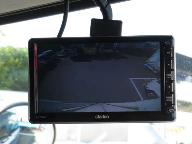 液晶バックモニター付きです。|UDトラックス クオン 2PG-CG5CAの写真18