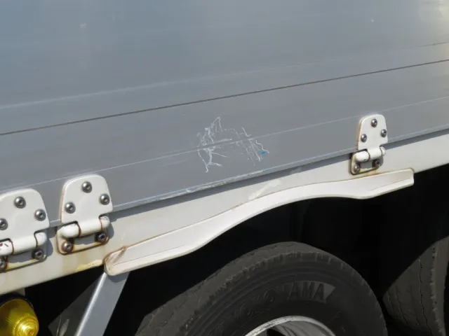 助手席側あおり後方にキズがあります。|UDトラックス クオン 2PG-CG5CAの写真30