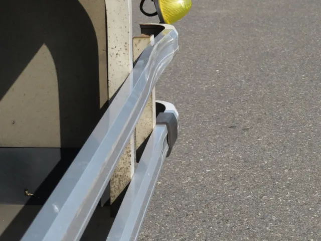 助手席側後方のサイドバンパーにキズ・ヘコミがあります。|UDトラックス クオン 2PG-CG5CAの写真31