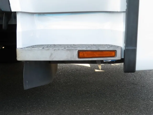 ステップ下カバーが欠損しています。|UDトラックス クオン 2PG-CG5CAの写真35