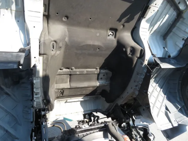 キャブ下面の状態です。|UDトラックス クオン 2PG-CG5CAの写真36