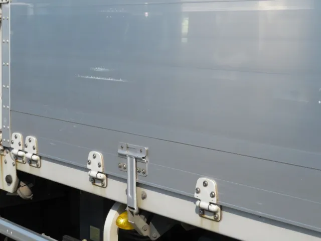 運転席側あおりにスリキズがあります。|UDトラックス クオン 2PG-CG5CAの写真40