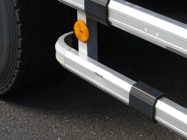 運転席側サイドバンパー後方にキズがあります。|UDトラックス クオン 2PG-CG5CAの写真42