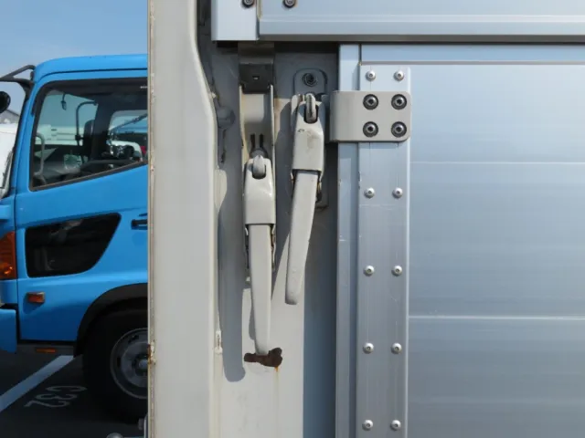 運転席側後方のあおりロックハンドルに曲がりがあります。|UDトラックス クオン 2PG-CG5CAの写真43