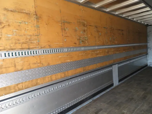 庫内側面の状態です。|UDトラックス クオン 2PG-CG5CAの写真44