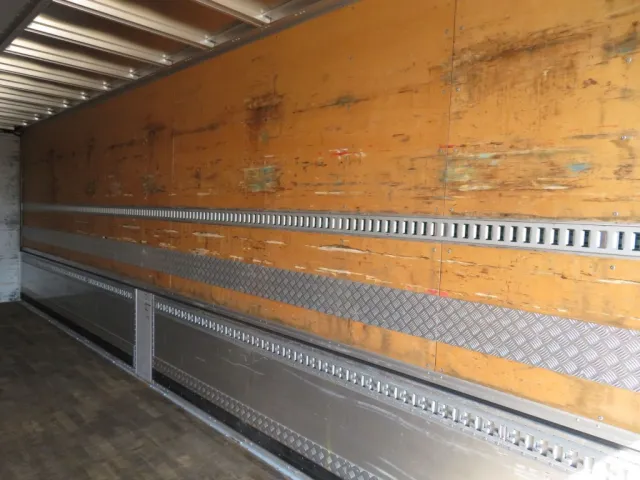 庫内側面の状態です。|UDトラックス クオン 2PG-CG5CAの写真46