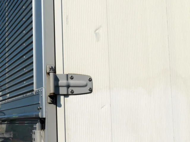 リア扉助手席側にキズがあります。|UDトラックス クオン 2PG-CG5CAの写真49