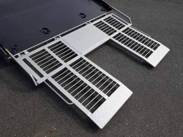 歩み板の状態です。|三菱 キャンター 2PG-FEB80(2WD)の写真14