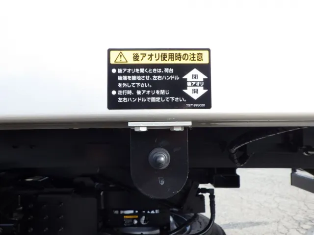 歩み板の操作スイッチです。|三菱 キャンター 2PG-FEB80(2WD)の写真16