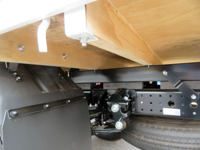 シャーシとネタの状態です。(縦ネタは鉄製・横ネタは木製です)|三菱 キャンター 2PG-FEB80(2WD)の写真5