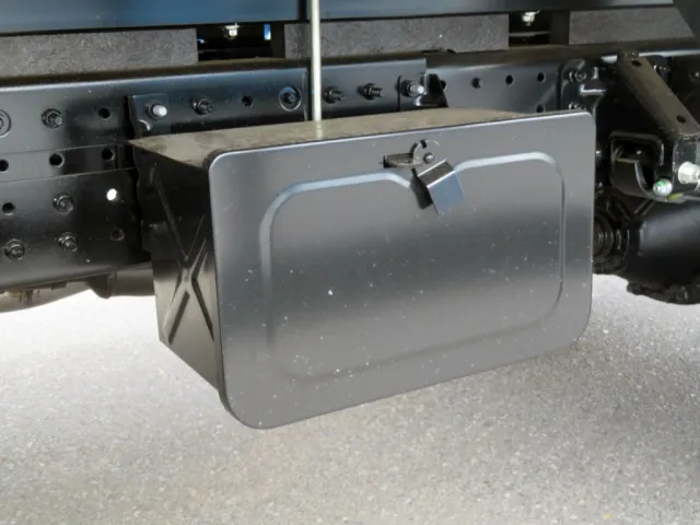 工具箱付きです。|三菱 キャンター 2PG-FEB80(2WD)の写真13