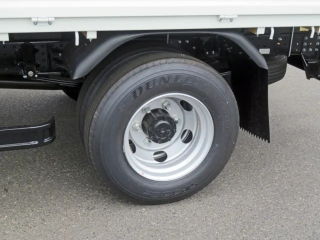 リアフェンダーは樹脂製です。|三菱 キャンター 2PG-FEB80(2WD)の写真14