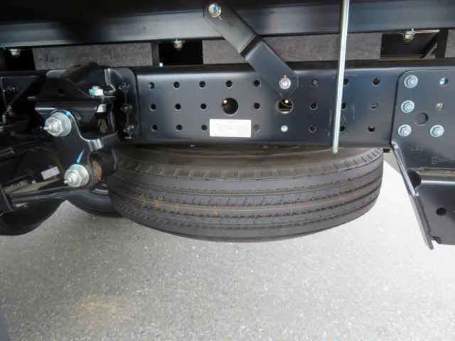 スペアタイヤ付きです。|三菱 キャンター 2PG-FEB80(2WD)の写真15