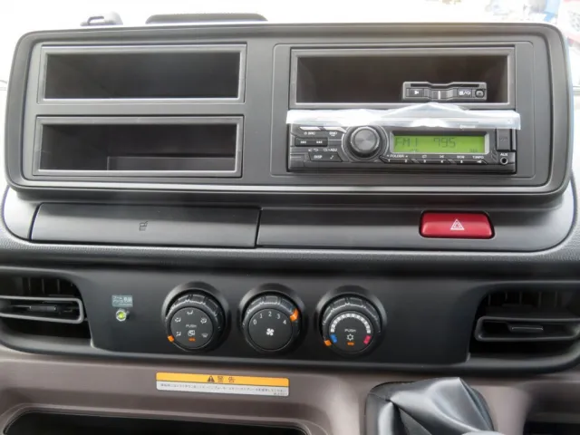 パネル周りの状態です。|三菱 キャンター 2PG-FEB80(2WD)の写真23