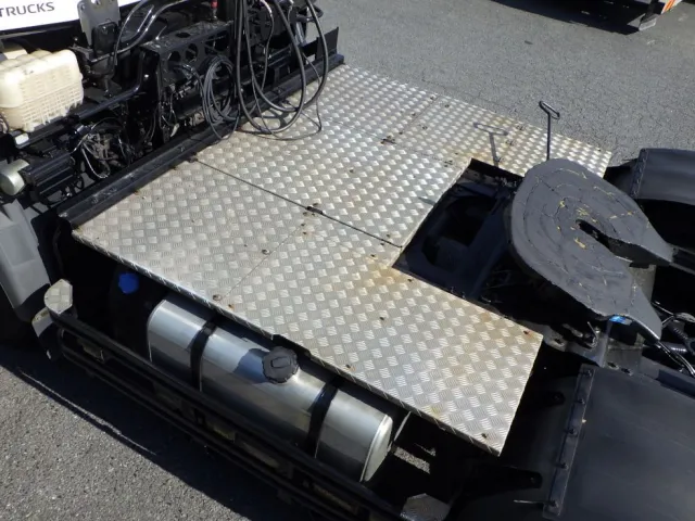 踊り場の状態です。|UDトラックス クオン 2PG-GK5AABの写真9