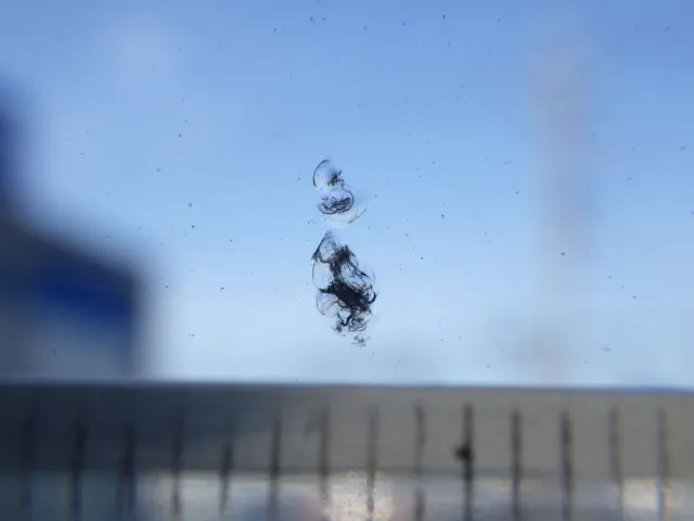 フロントガラスに飛び石キズがあります。|UDトラックス クオン 2PG-GK5AABの写真13