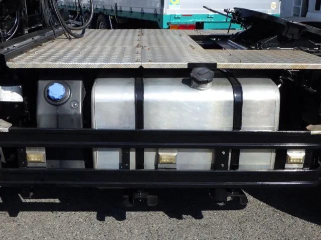 燃料タンクは４００Lです。|UDトラックス クオン 2PG-GK5AABの写真14