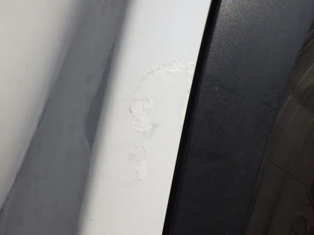 助手席側フェンダーにキズ・塗装跡があります。|UDトラックス クオン 2PG-GK5AABの写真22