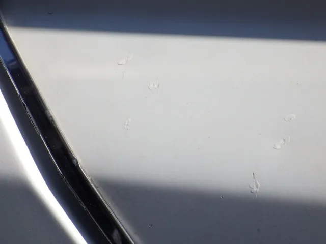 運転席側ドアに軽いキズ・ヘコミ・塗装跡があります。|UDトラックス クオン 2PG-GK5AABの写真23