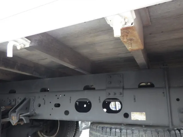 シャーシとネタの状態です。（ネタは木製です）|いすゞ フォワード 2RG-FRR90S2(2WD)の写真7
