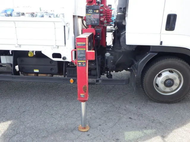 アウトリガーは差し違い式です。|いすゞ フォワード 2RG-FRR90S2(2WD)の写真11