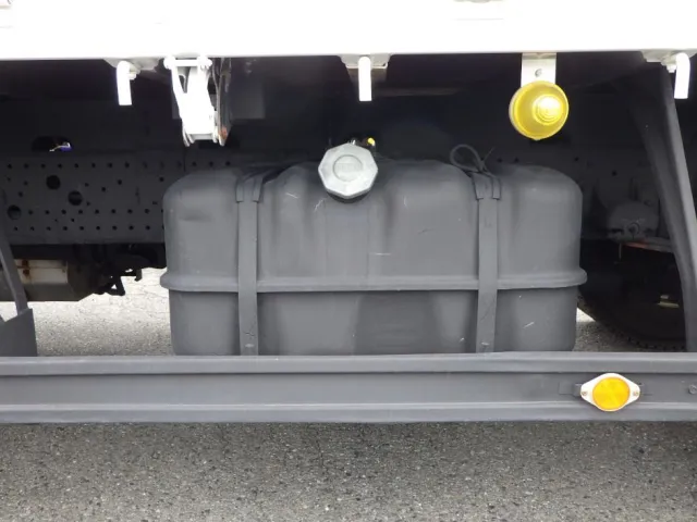 燃料タンクは１００Lです。|いすゞ フォワード 2RG-FRR90S2(2WD)の写真17