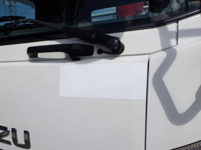 フロントパネルに塗装跡があります。|いすゞ フォワード 2RG-FRR90S2(2WD)の写真24