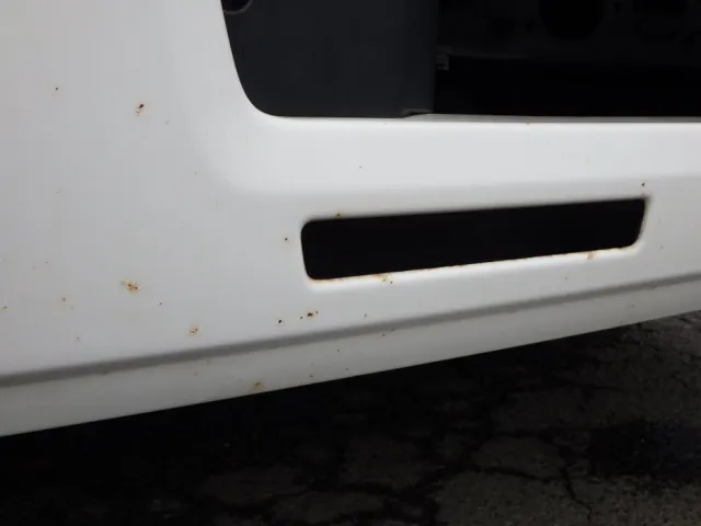 フロントバンパーに飛び石キズがあります。|いすゞ フォワード 2RG-FRR90S2(2WD)の写真27