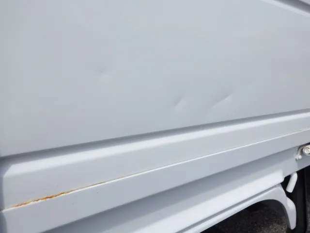 左右のアオリにヘコミがあります。|いすゞ フォワード 2RG-FRR90S2(2WD)の写真29