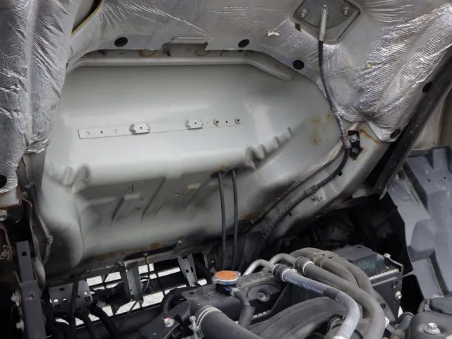 キャブ裏側にサビがあります。|いすゞ フォワード 2RG-FRR90S2(2WD)の写真34