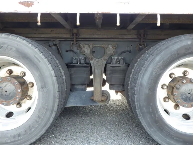タイヤ間の状態です。（エアサスです）|UDトラックス クオン QKG-CG5ZAの写真5