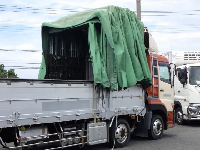 幌の格納状態です。|UDトラックス クオン QKG-CG5ZAの写真11
