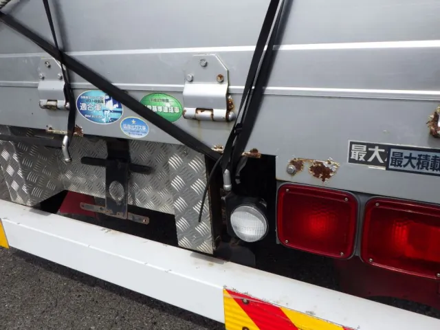 リヤ周りにキズ・サビがあります。|UDトラックス クオン QKG-CG5ZAの写真42